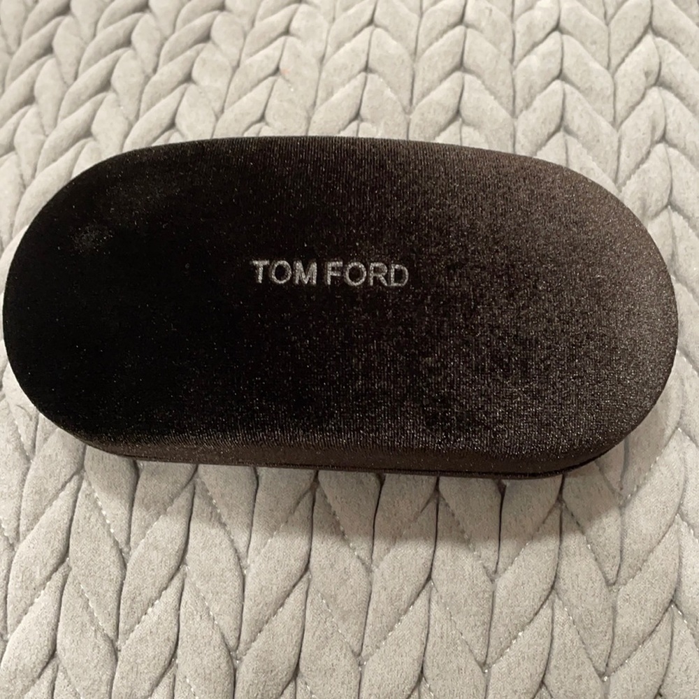 Tom Ford original eyeglasscase/cloth/box neverused